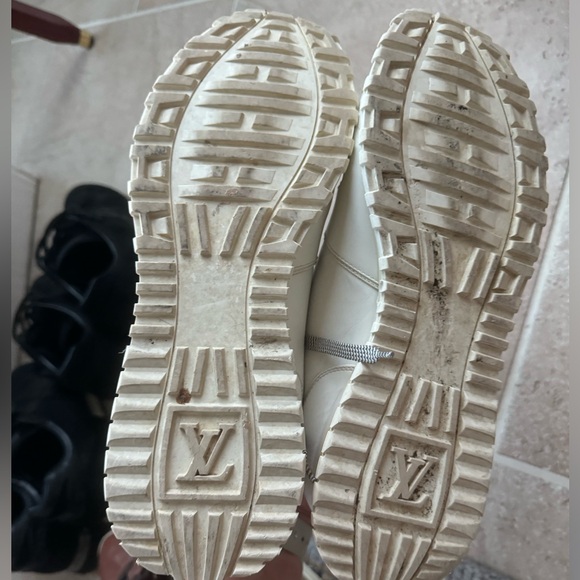 AUTHENTIC Louis Vuitton RUN AWAY LEATHER LOW TRAINERS Sz 7 - Picture 11 of 11